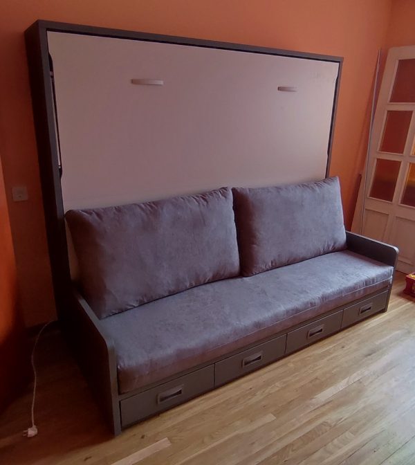 lova-spintoje-su-sofa-monoideja-transformuojami baldai