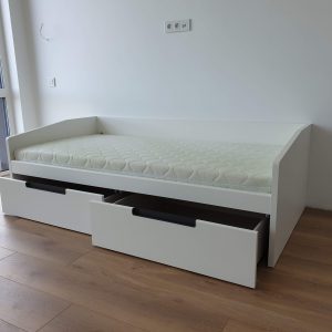 bed-with-drawers