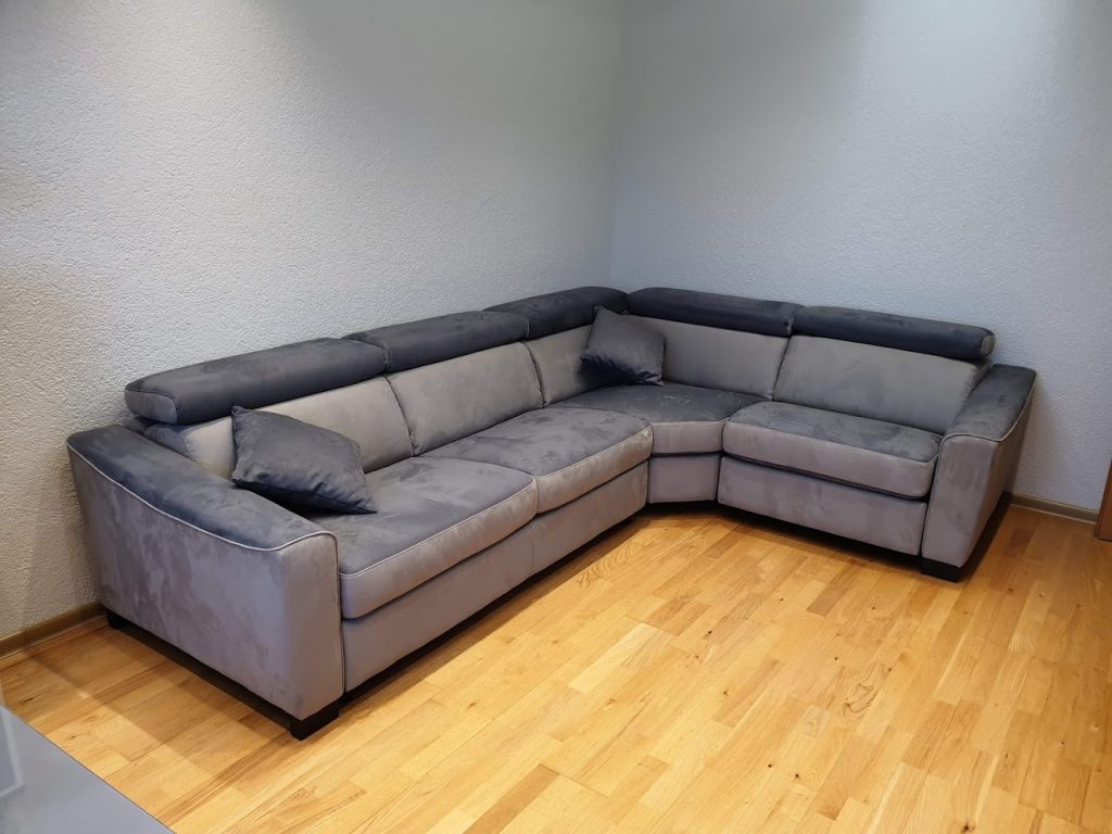 itališkas-minkštas-kampas-su-sofa-lova